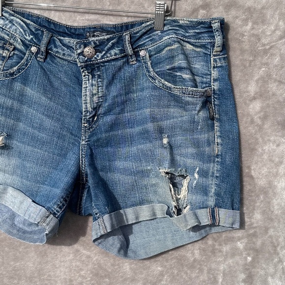 Silver jeans co Distressed Jean Shorts Women’s Boyfriend Fit Rolled Hem SZ 14 - Picture 3 of 14